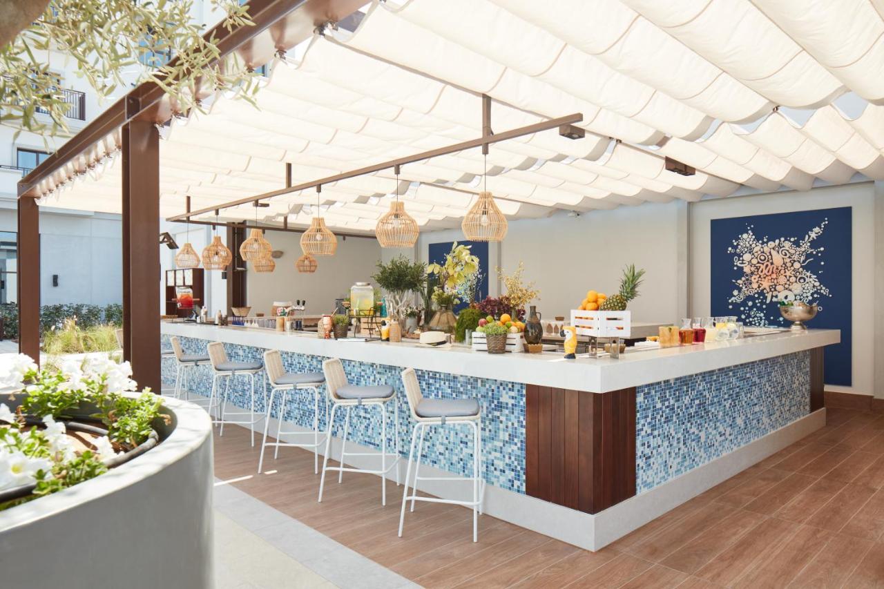 Vida Beach Resort Umm Al Quwain Ngoại thất bức ảnh The bar at the 2014 Big Brother house